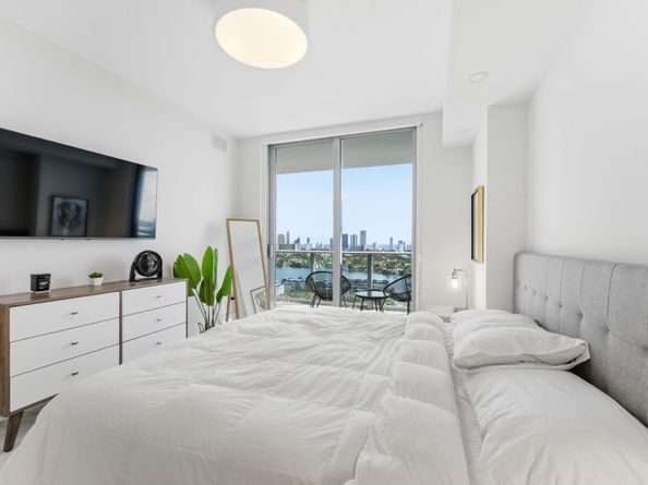 16385 Biscayne Blvd 2516, North Miami Beach FL 33160