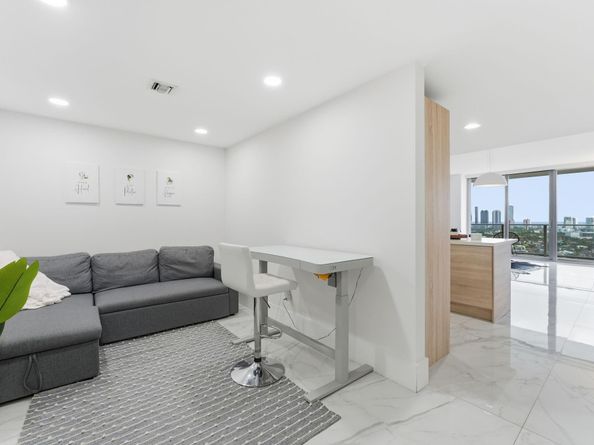 16385 Biscayne Blvd 2516, North Miami Beach FL 33160