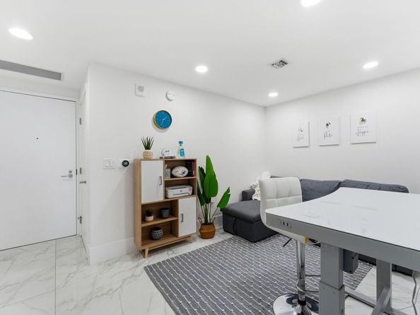 16385 Biscayne Blvd 2516, North Miami Beach FL 33160