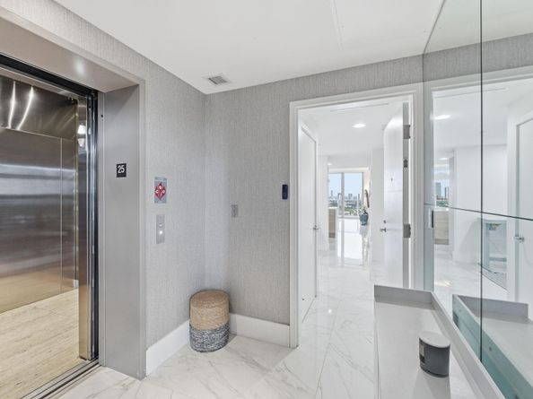 16385 Biscayne Blvd 2516, North Miami Beach FL 33160