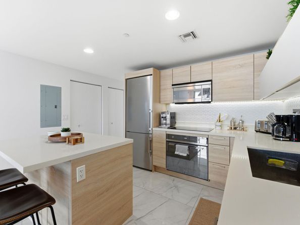 16385 Biscayne Blvd 2516, North Miami Beach FL 33160