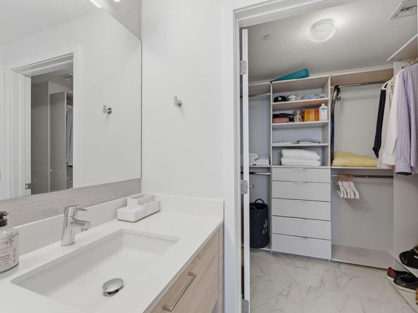 16385 Biscayne Blvd 2516, North Miami Beach FL 33160