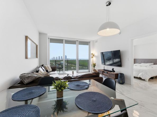 16385 Biscayne Blvd 2516, North Miami Beach FL 33160