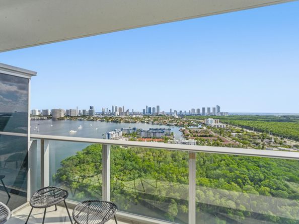 16385 Biscayne Blvd 2516, North Miami Beach FL 33160