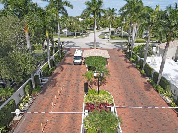 100 Pelican Pointe Drive 202, Delray Beach FL 33483