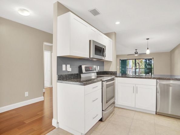 100 Pelican Pointe Drive 202, Delray Beach FL 33483