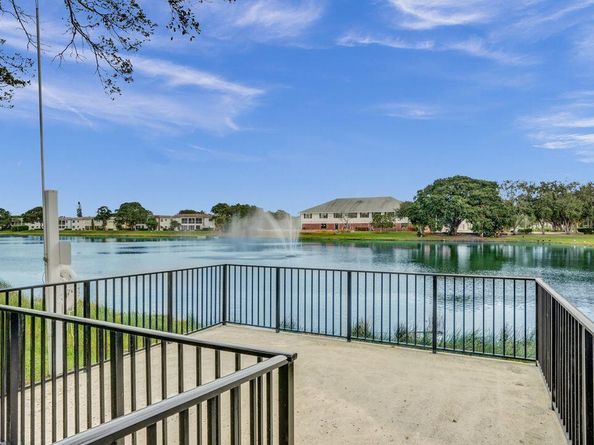 118 Sheffield E, West Palm Beach FL 33417