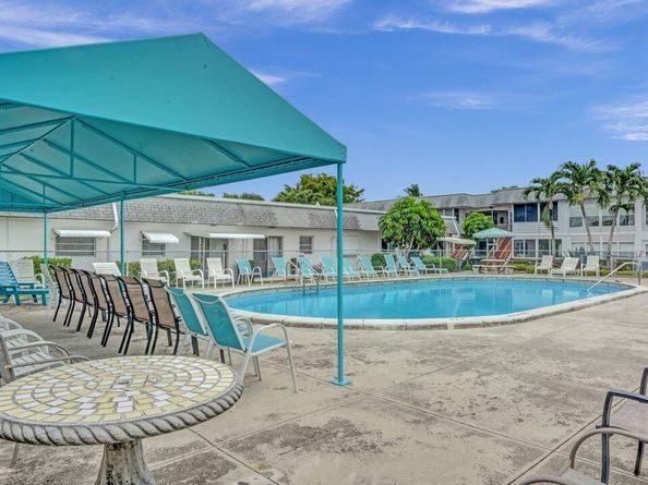 118 Sheffield E, West Palm Beach FL 33417