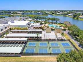 118 Sheffield E, West Palm Beach FL 33417