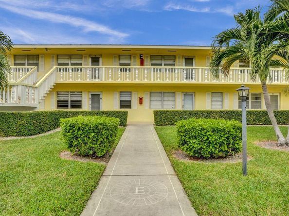 118 Sheffield E, West Palm Beach FL 33417