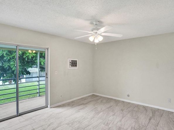 118 Sheffield E, West Palm Beach FL 33417