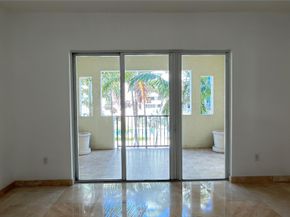 642 Valencia 305, Coral Gables FL 33134