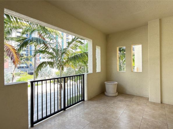 642 Valencia 305, Coral Gables FL 33134