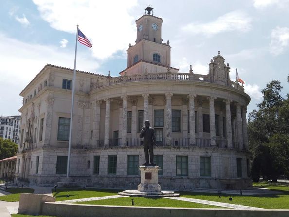 642 Valencia 305, Coral Gables FL 33134