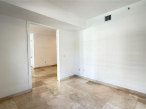 642 Valencia 305, Coral Gables FL 33134