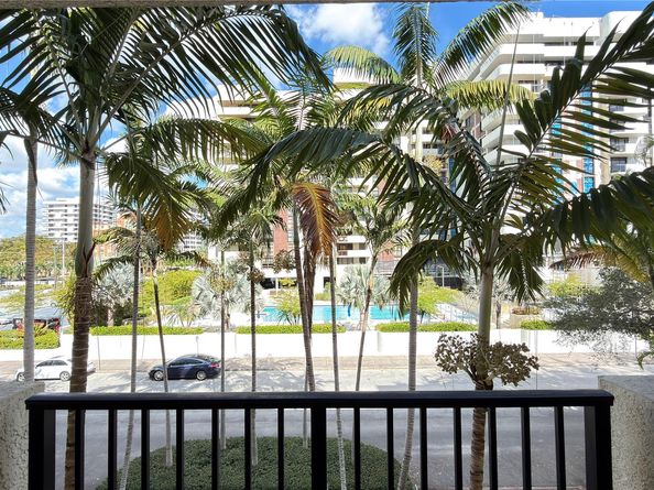 642 Valencia 305, Coral Gables FL 33134