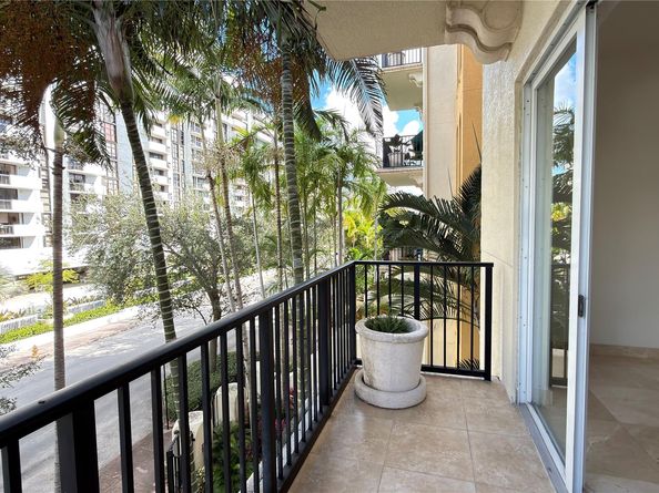 642 Valencia 305, Coral Gables FL 33134