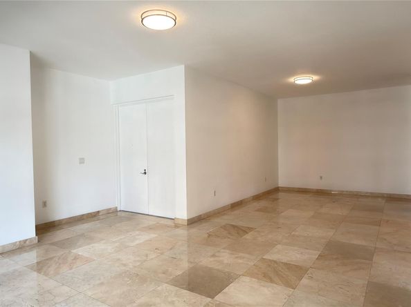 642 Valencia 305, Coral Gables FL 33134