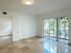 642 Valencia 305, Coral Gables FL 33134