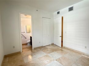 642 Valencia 305, Coral Gables FL 33134