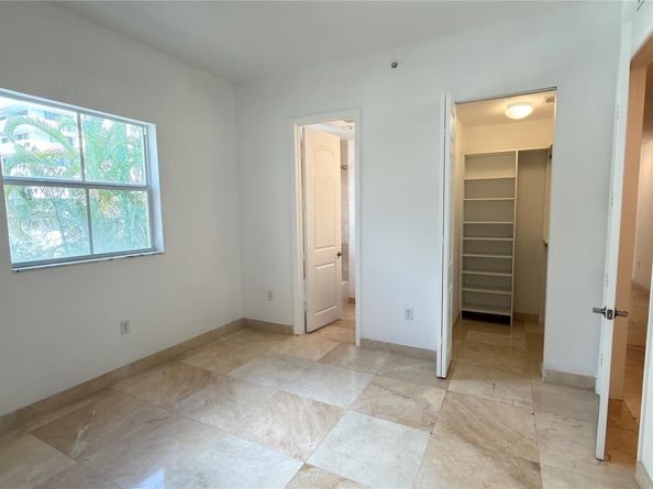 642 Valencia 305, Coral Gables FL 33134