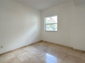 642 Valencia 305, Coral Gables FL 33134