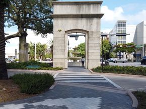 642 Valencia 305, Coral Gables FL 33134