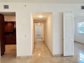 642 Valencia 305, Coral Gables FL 33134