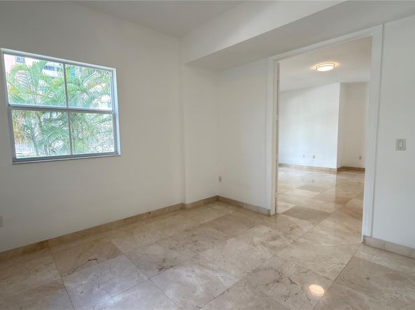 642 Valencia 305, Coral Gables FL 33134