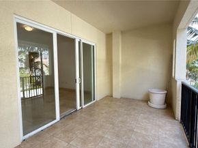 642 Valencia 305, Coral Gables FL 33134