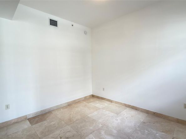 642 Valencia 305, Coral Gables FL 33134