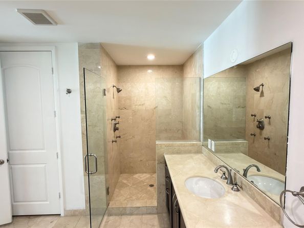 642 Valencia 305, Coral Gables FL 33134