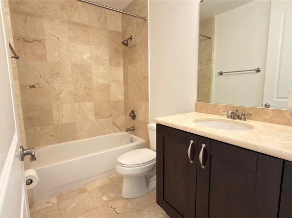 642 Valencia 305, Coral Gables FL 33134