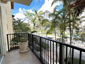 642 Valencia 305, Coral Gables FL 33134