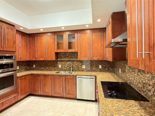 642 Valencia 305, Coral Gables FL 33134