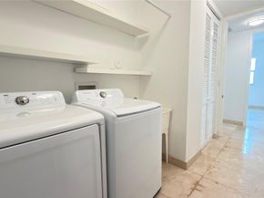 642 Valencia 305, Coral Gables FL 33134