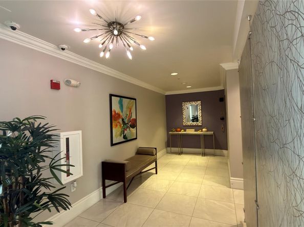 642 Valencia 305, Coral Gables FL 33134