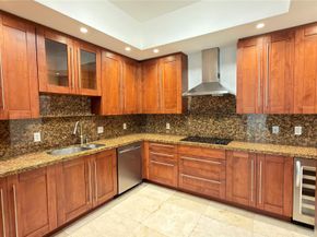 642 Valencia 305, Coral Gables FL 33134