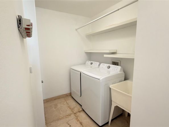 642 Valencia 305, Coral Gables FL 33134