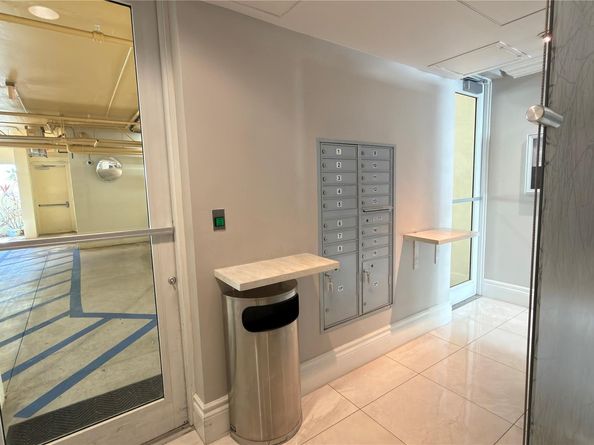 642 Valencia 305, Coral Gables FL 33134