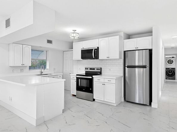 1214 Peak Rd, Lantana FL 33462