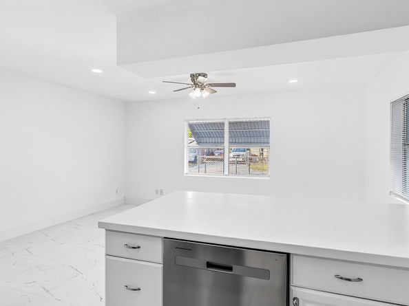 1214 Peak Rd, Lantana FL 33462