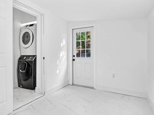 1214 Peak Rd, Lantana FL 33462