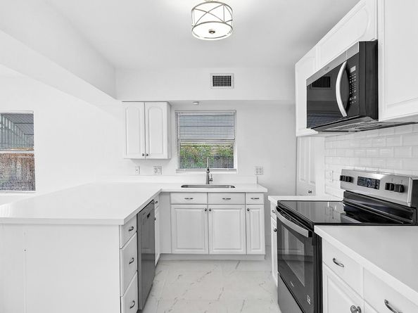 1214 Peak Rd, Lantana FL 33462