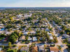 1214 Peak Rd, Lantana FL 33462