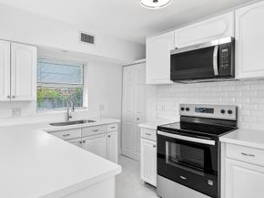 1214 Peak Rd, Lantana FL 33462