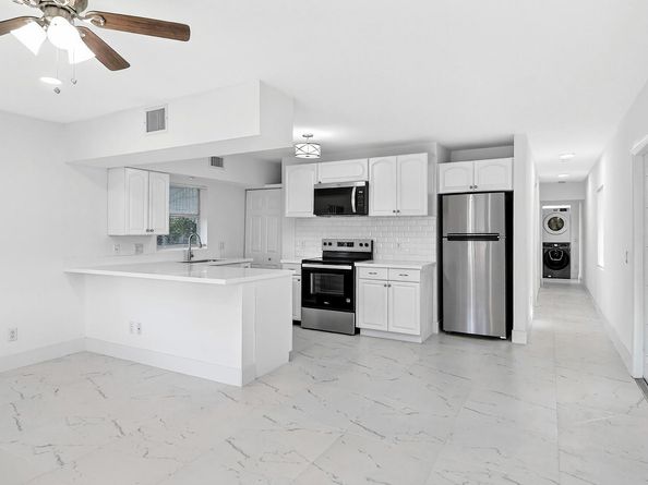 1214 Peak Rd, Lantana FL 33462