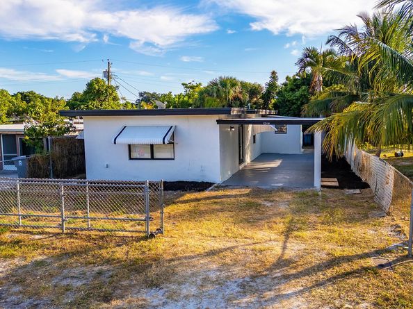 1214 Peak Rd, Lantana FL 33462