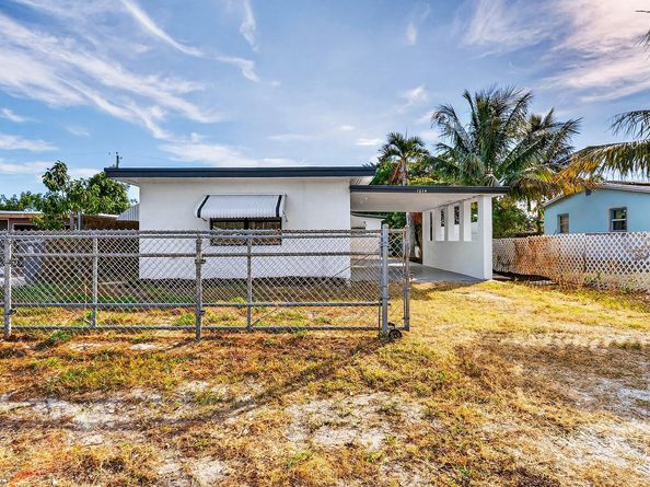 1214 Peak Rd, Lantana FL 33462