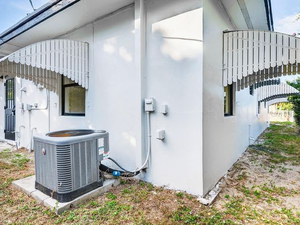 1214 Peak Rd, Lantana FL 33462